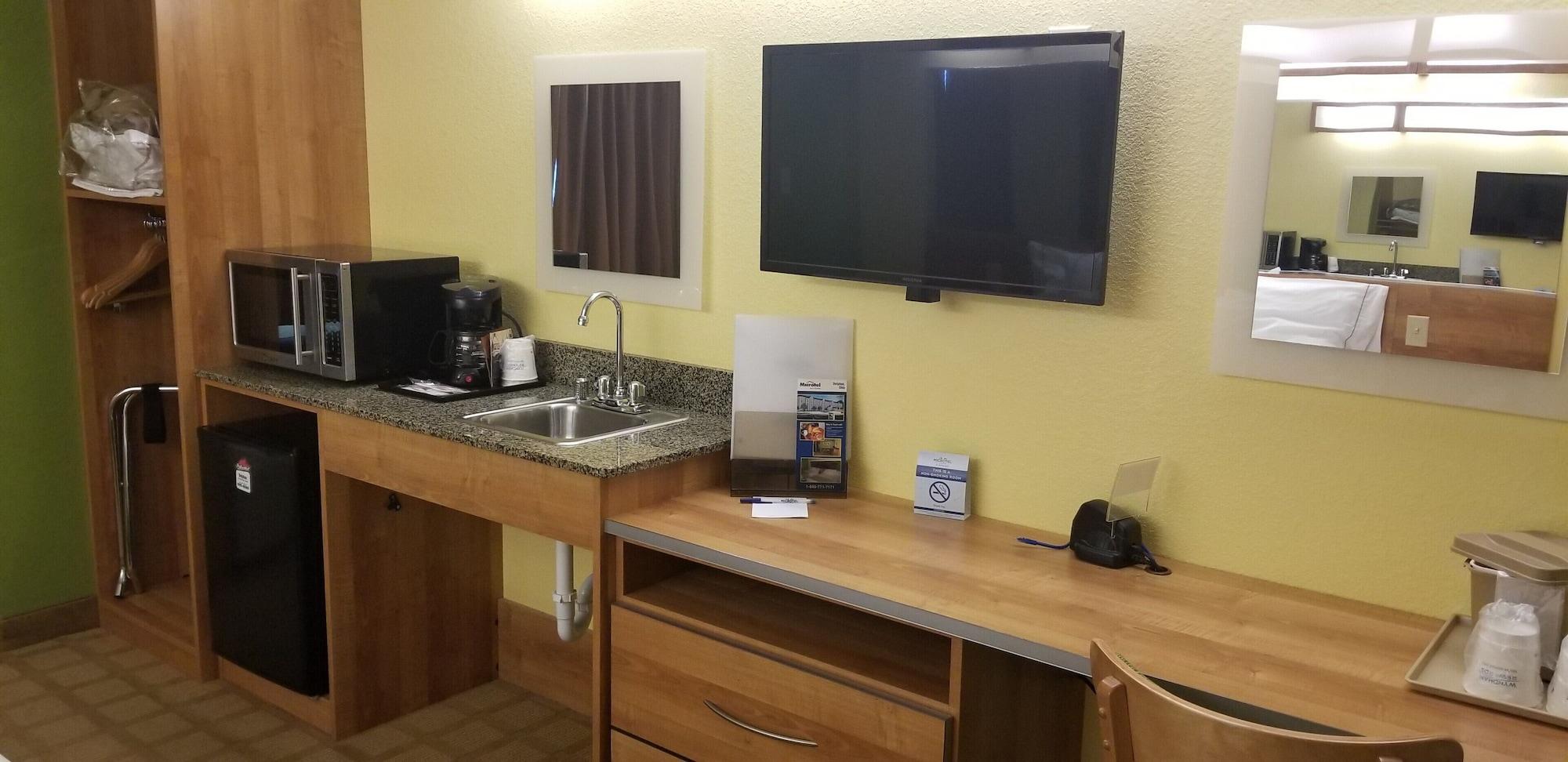 Microtel Inn & Suites By Wyndham Delphos Экстерьер фото