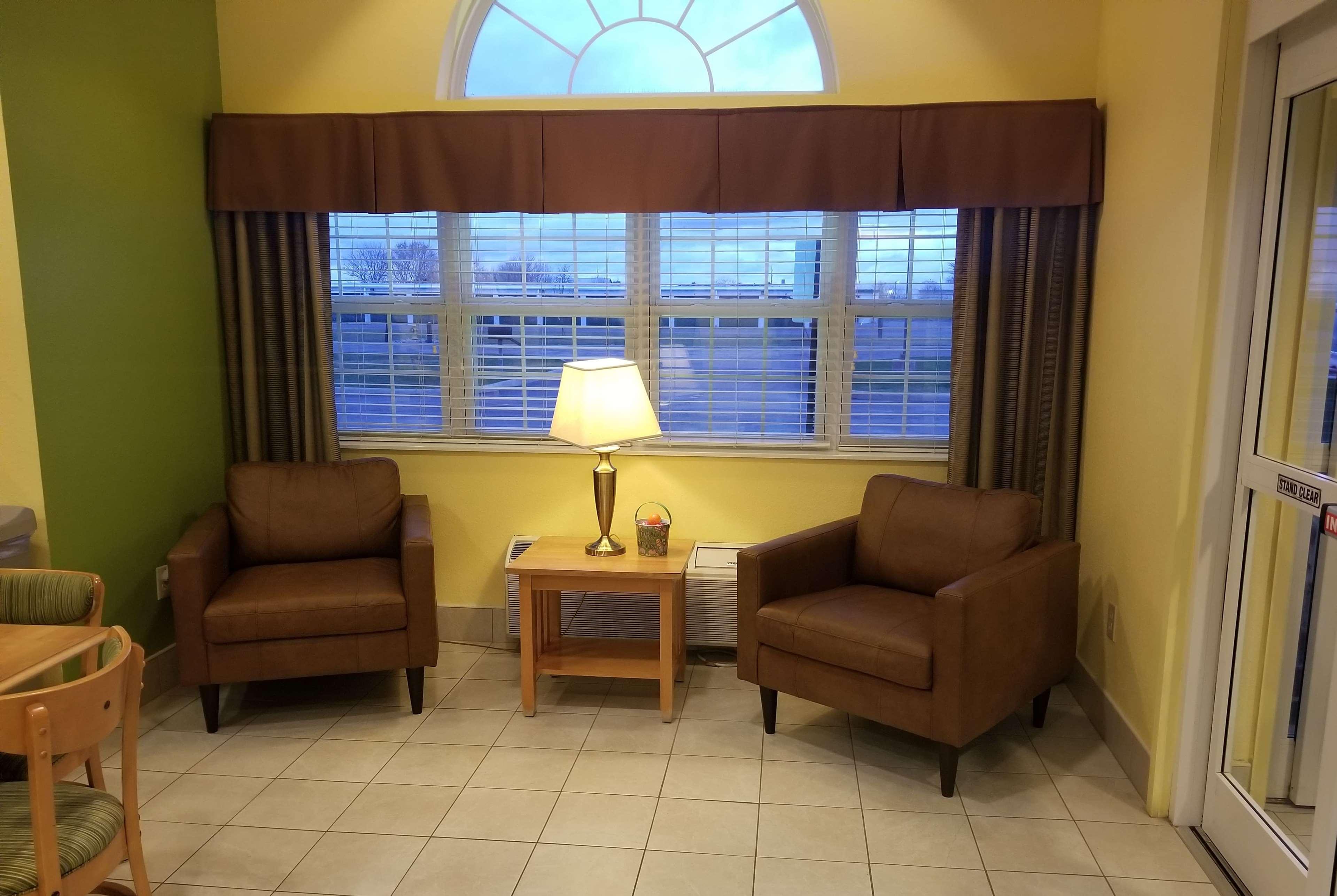 Microtel Inn & Suites By Wyndham Delphos Экстерьер фото