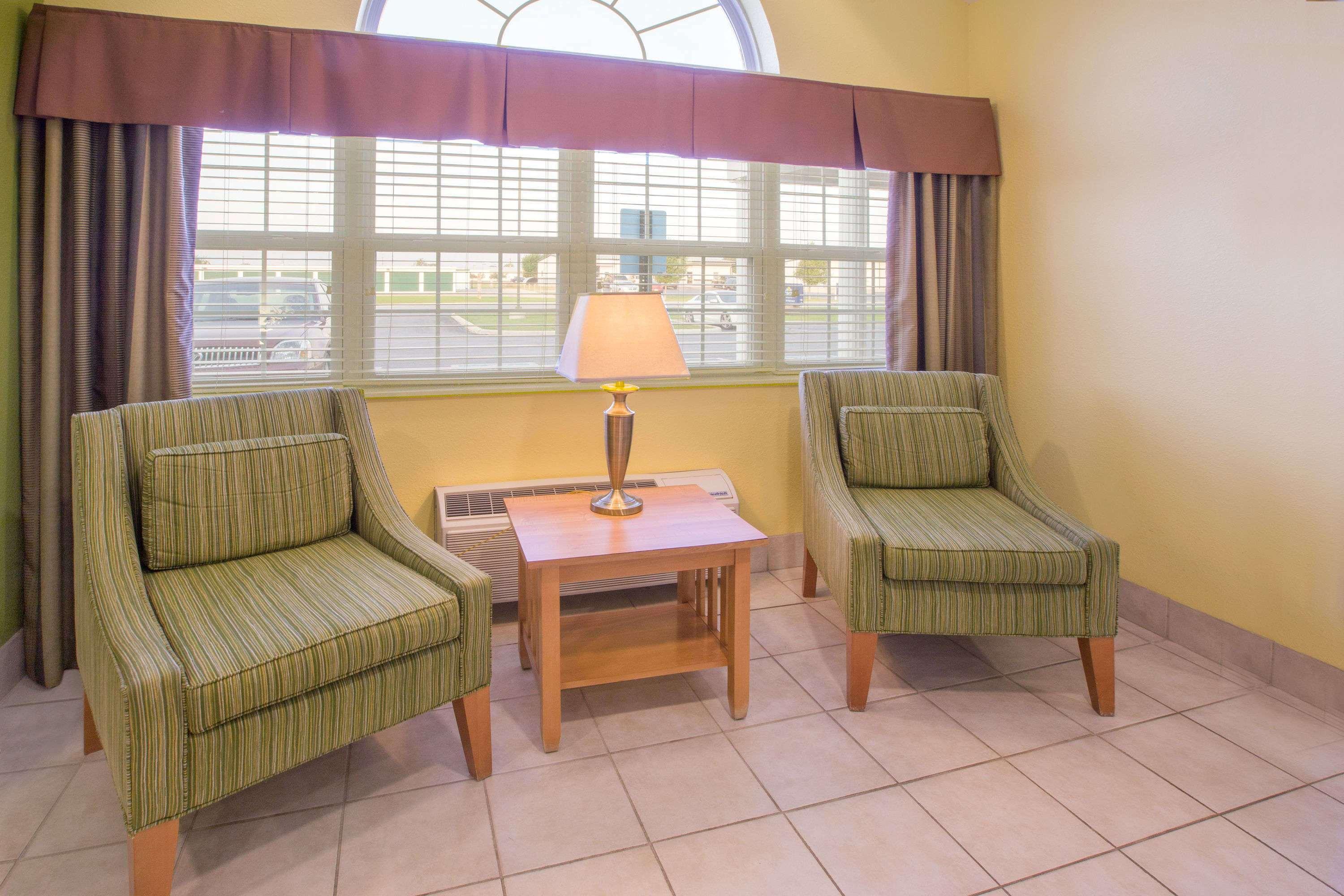 Microtel Inn & Suites By Wyndham Delphos Экстерьер фото