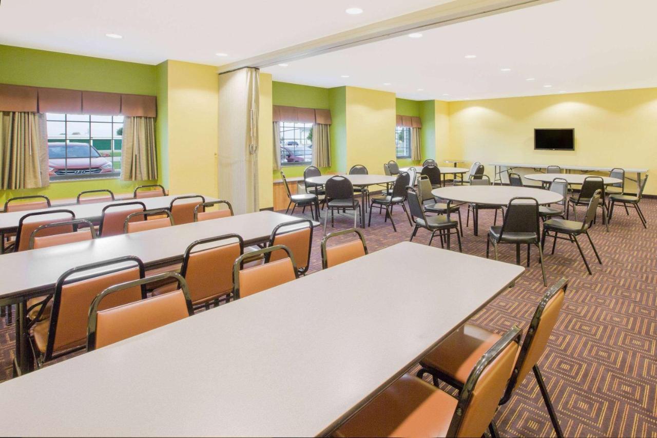 Microtel Inn & Suites By Wyndham Delphos Экстерьер фото