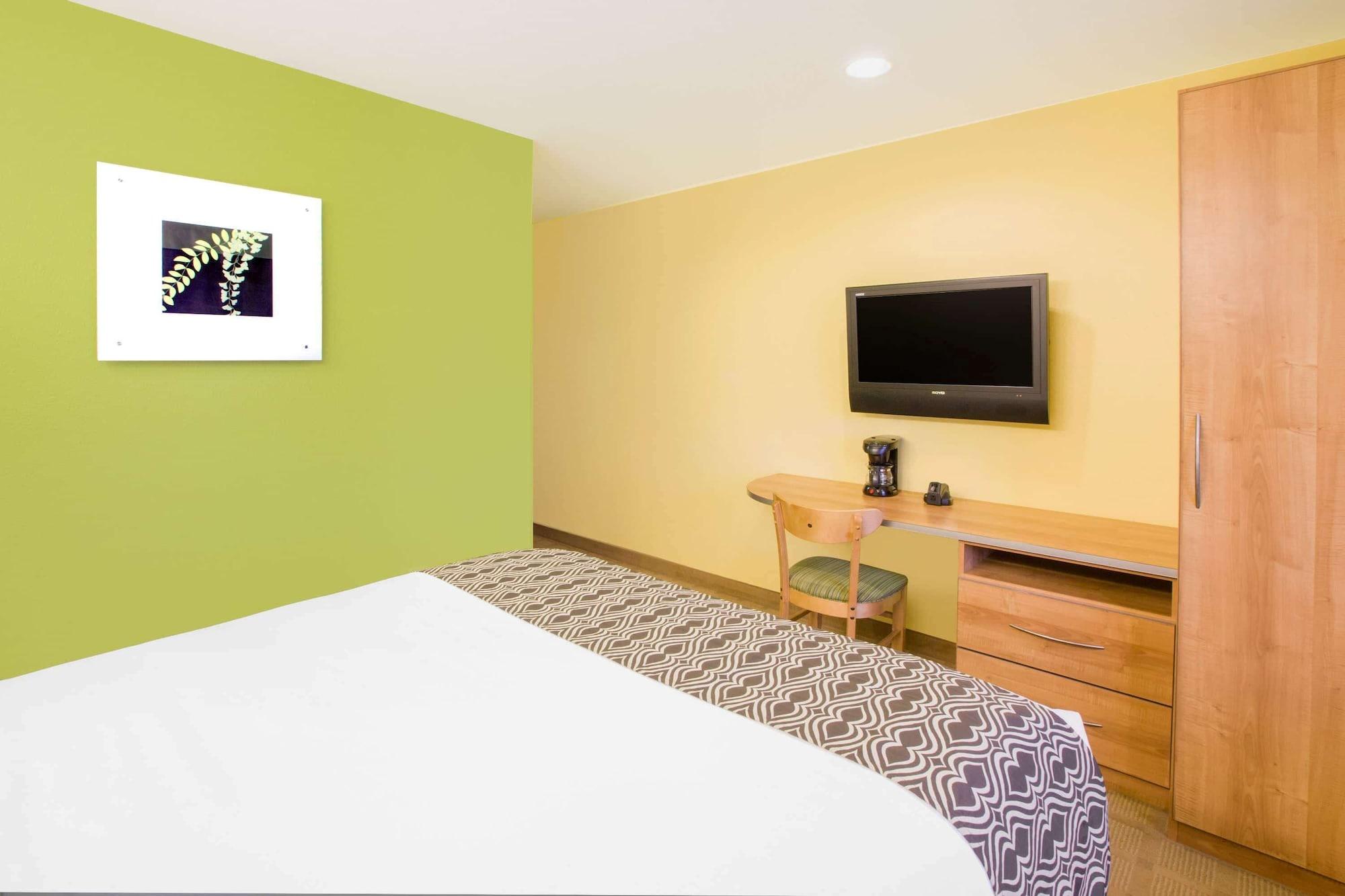 Microtel Inn & Suites By Wyndham Delphos Экстерьер фото