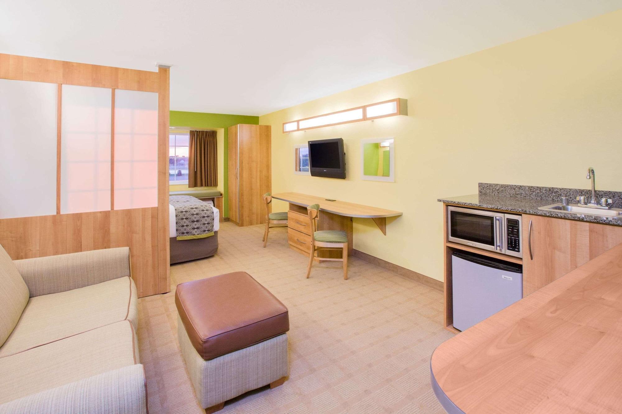 Microtel Inn & Suites By Wyndham Delphos Экстерьер фото
