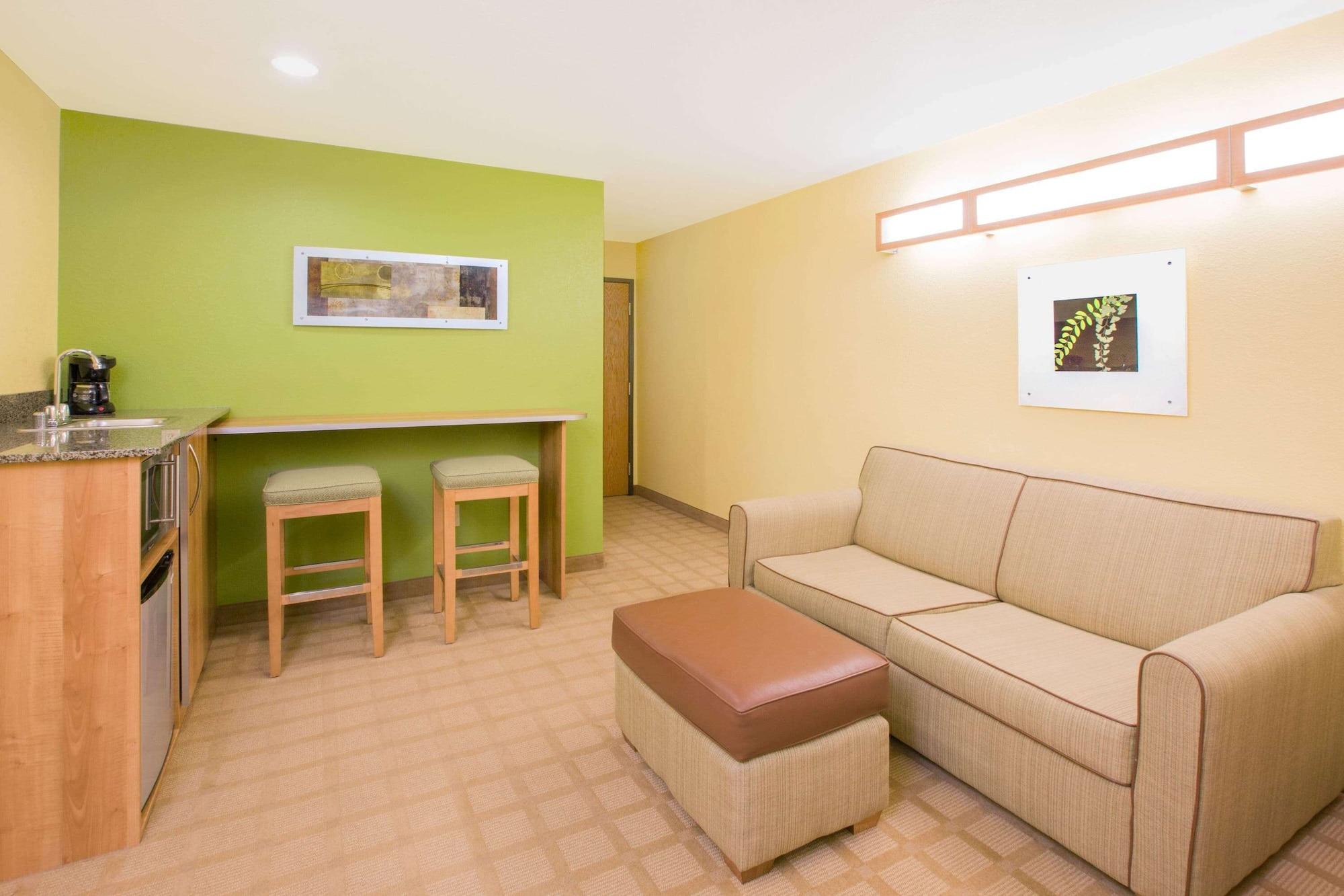 Microtel Inn & Suites By Wyndham Delphos Экстерьер фото